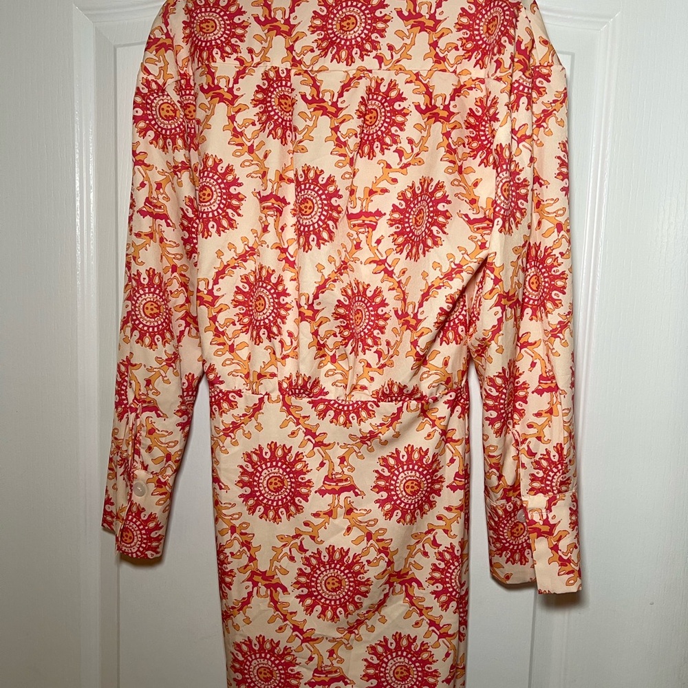Pattern Wrap Dress - Picture 3 of 4
